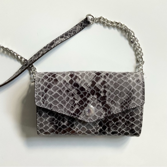 Michael Kors Handbags - Michael Kors NWT Leather Crossbody Wallet.